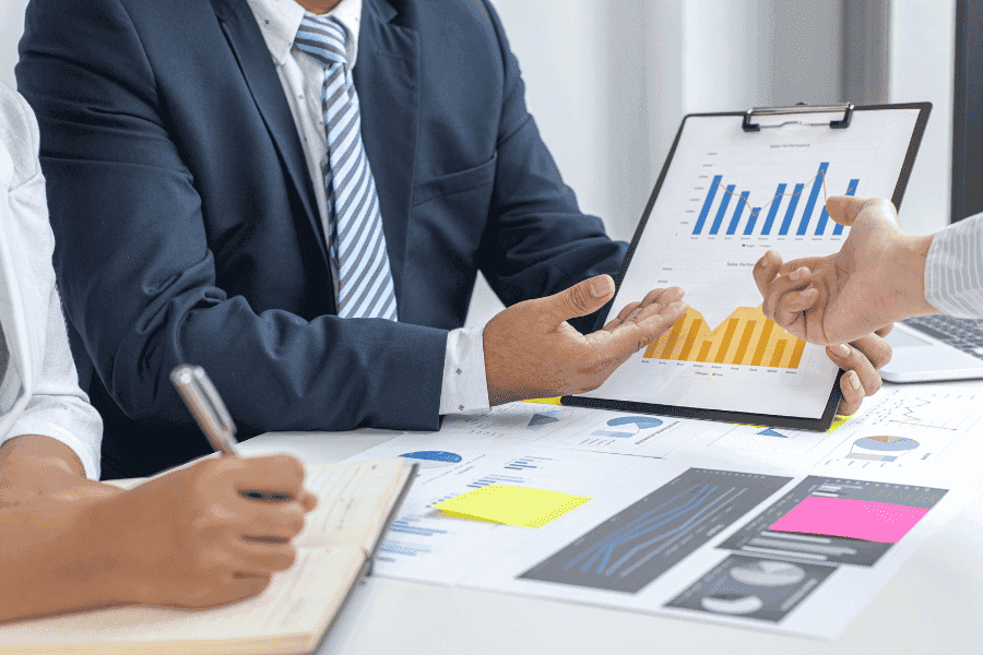 Métricas de vaidade vs. Métricas de Valor: O que seu relatório de marketing não está te contando